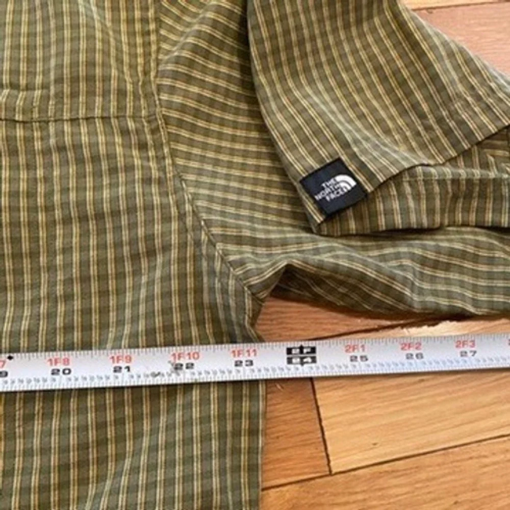 The North Face Mens Plaid Short Sleeve Button Down Shirt Green Large Hiking L
